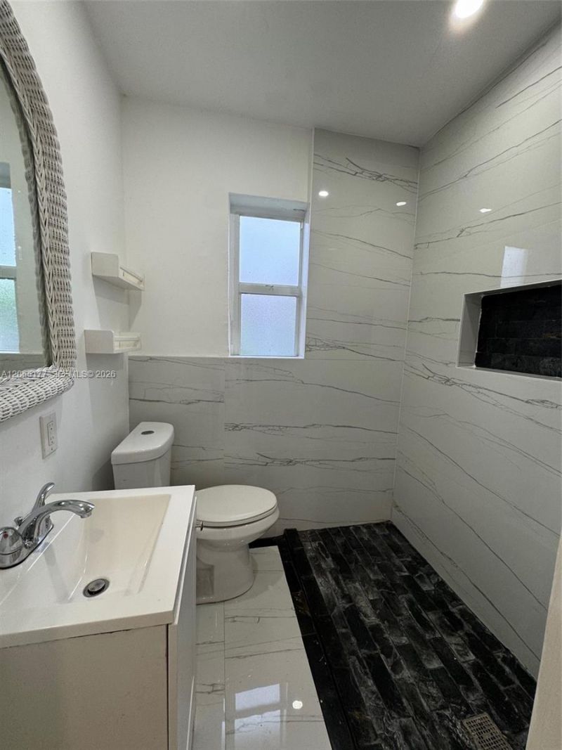2380 NW Flagler Ter , Unit R, Miami, FL 33125 Photo