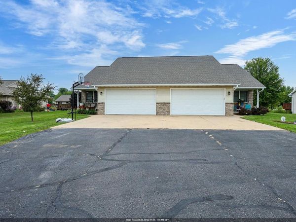 N1844 LILY OF THE VALLEY COURT, Greenville, WI 54942