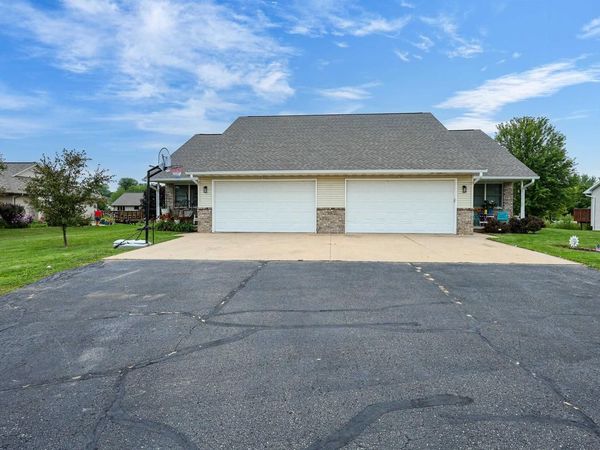 N1844 LILY OF THE VALLEY COURT, Greenville, WI 54942
