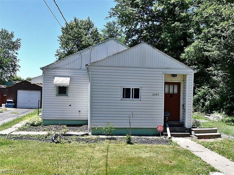 2085 Clermont Avenue NE, Warren, OH 44483 Photo 1