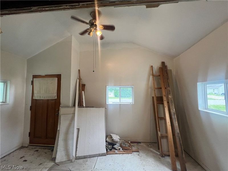 2085 Clermont Avenue NE, Warren, OH 44483 Photo 3