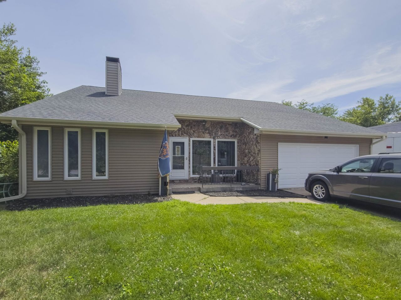 4455 Amesbury Drive, Bettendorf, IA 52722 Main Photo