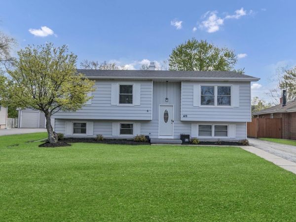 419 DEERPATH Drive , Lindenhurst, IL 60046
