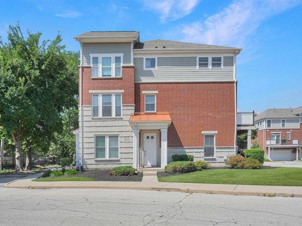 2112 S Crambourne Way , Unit 6-6, Arlington Heights, IL 60005