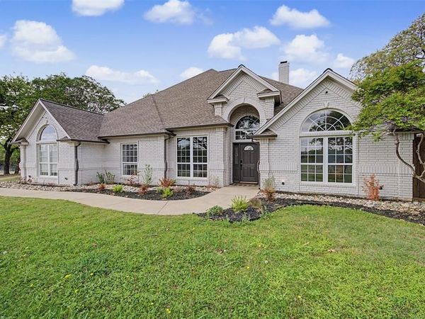 1029 Oakridge Court, Burleson, TX 76028