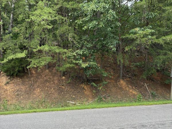 000 Cherokee Hills DR , Salem, VA 24153