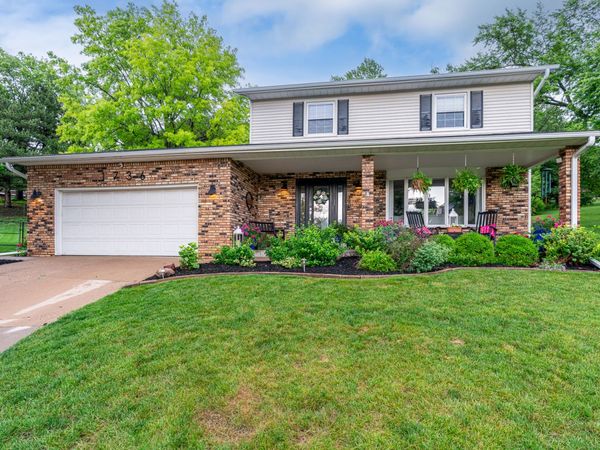 1736 E 42nd Court , Davenport, IA 52807
