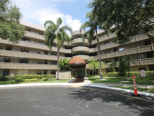 900 Colony Point Cir , Unit 216, Pembroke Pines, FL 33026