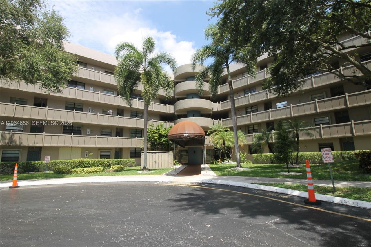 900 Colony Point Cir, Unit 216, Pembroke Pines, FL 33026 Photo