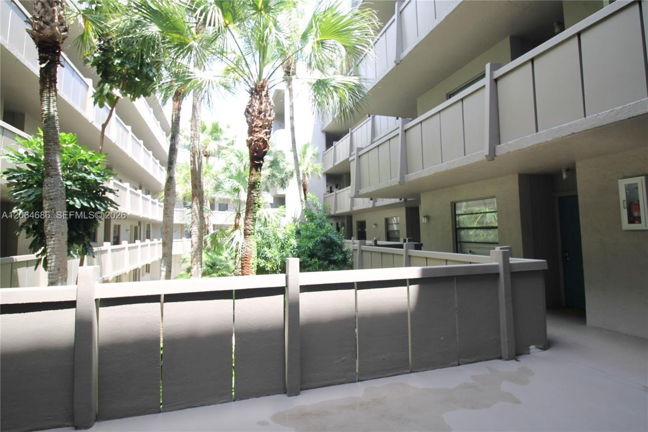 900 Colony Point Cir, Unit 216, Pembroke Pines, FL 33026 Photo