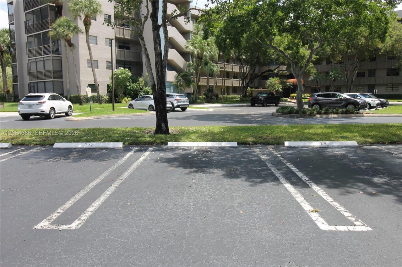 900 Colony Point Cir, Unit 216, Pembroke Pines, FL 33026 Photo