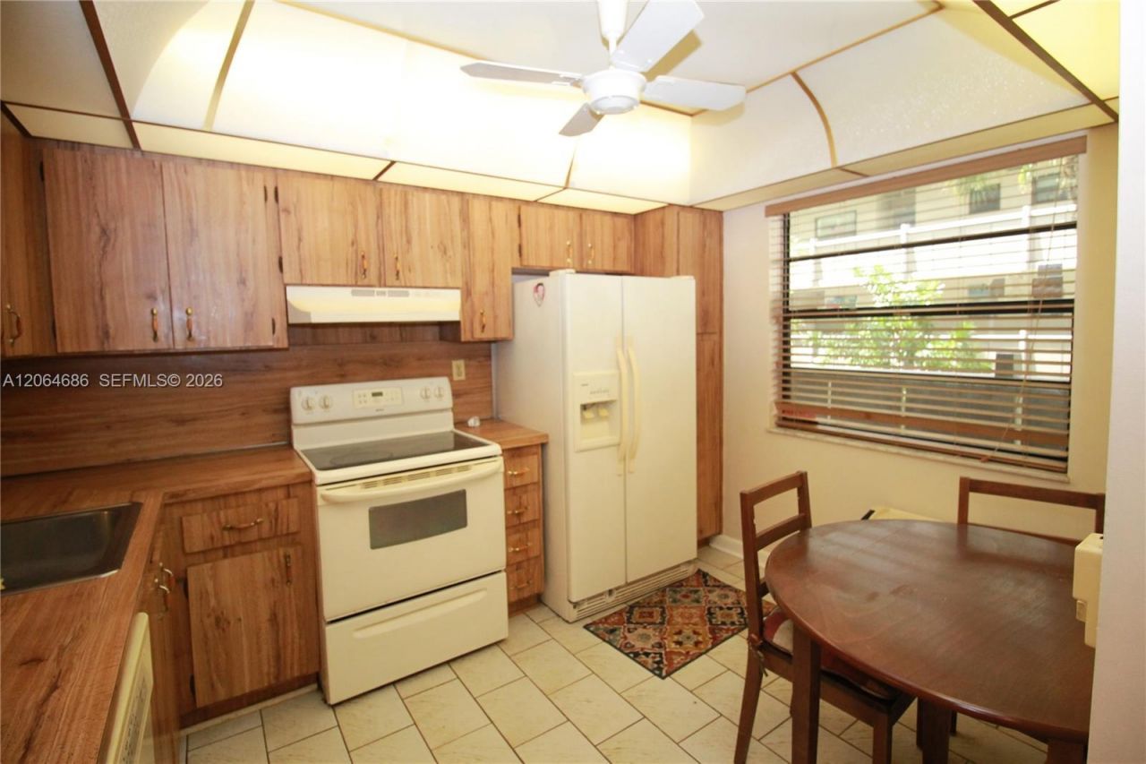 900 Colony Point Cir, Unit 216, Pembroke Pines, FL 33026 Photo