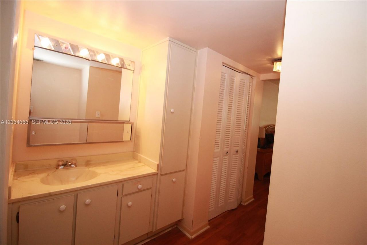900 Colony Point Cir, Unit 216, Pembroke Pines, FL 33026 Photo