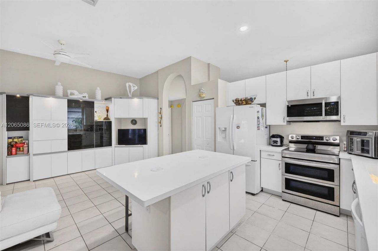 13356 NW 16th St, Pembroke Pines, FL 33028 Photo