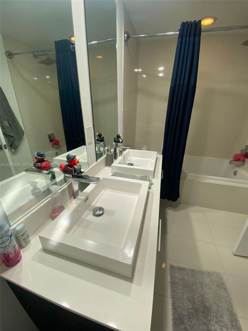 45 SW 9th St , Unit 1005, Miami, FL 33130 Photo