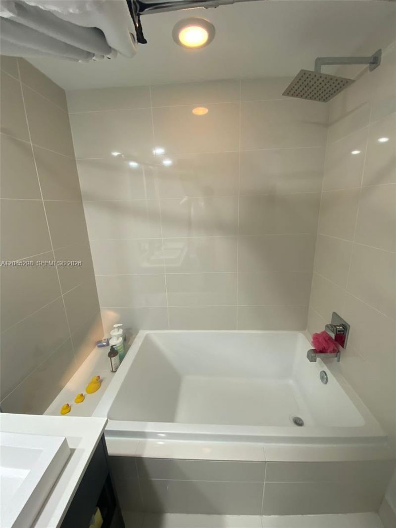 45 SW 9th St , Unit 1005, Miami, FL 33130 Photo