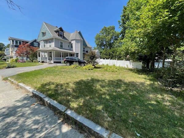 328 Highland St, Worcester, MA 01608