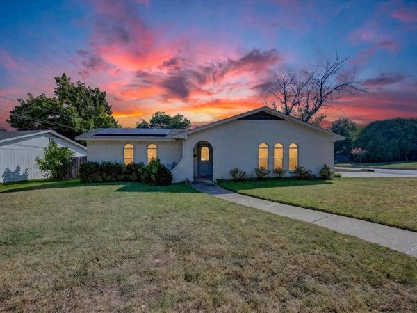 629 Newton Drive, Burleson, TX 76028