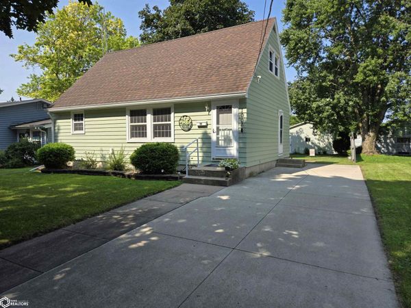 1006 N Taylor Avenue, Mason City, IA 50401