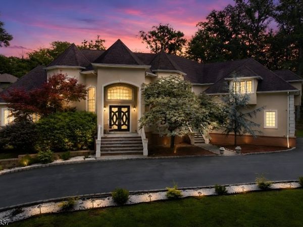 202 Rock Road West, Green Brook, NJ 08812