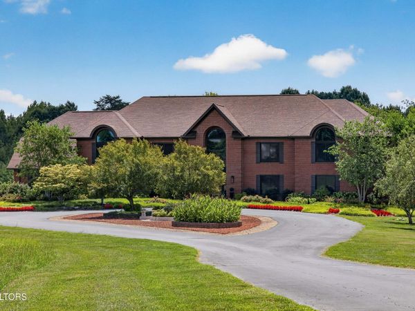 1329 W Hunt Rd, Maryville, TN 37801