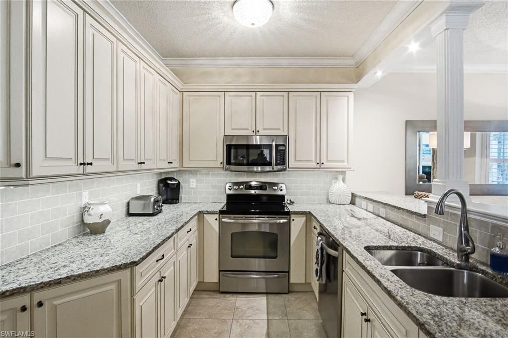 77 Silver Oaks Cir, Unit 8102, Naples, FL 34119 Photo
