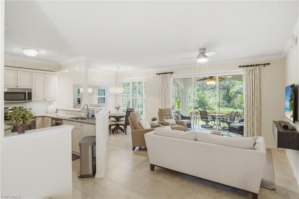 77 Silver Oaks Cir, Unit 8102, Naples, FL 34119 Photo