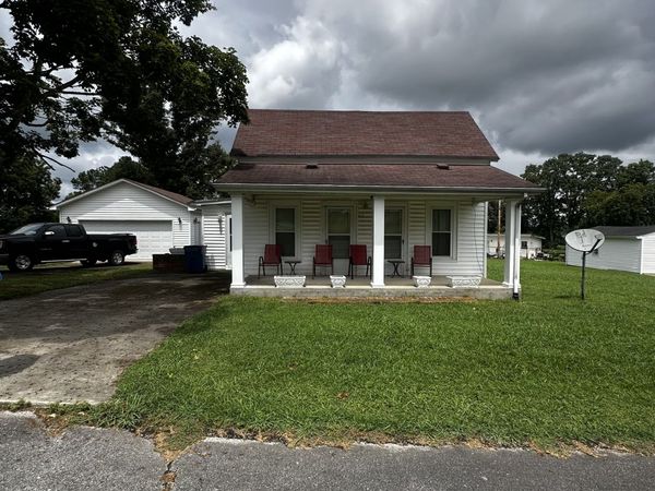 613 E Harp St , Manchester, TN 37355