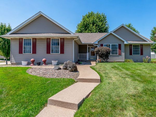 5802 Heather Avenue , Davenport, IA 52807