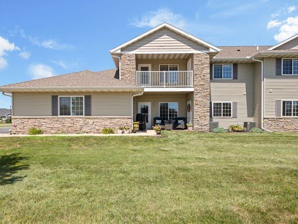400 E Franklin Street E, Unit 201, Eldridge, IA 52748