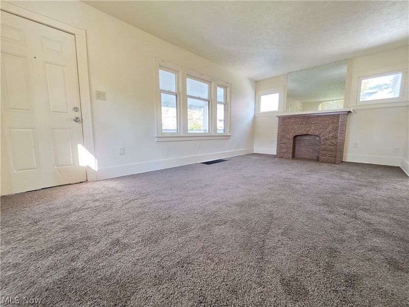 928 Delia Avenue, Akron, OH 44320 Photo 5