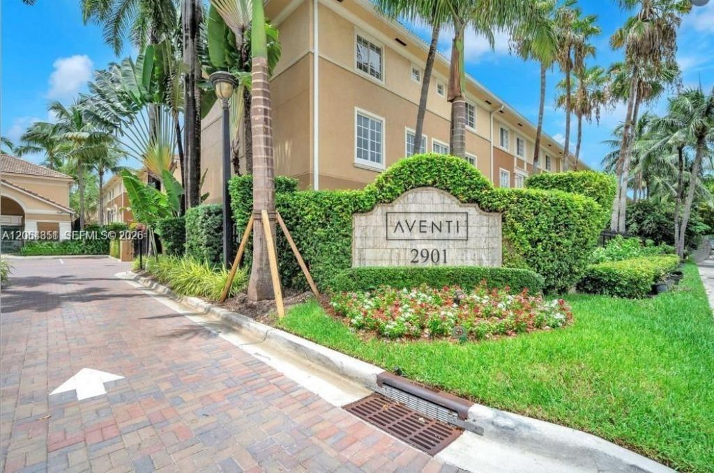 2845 NE 185th St, Unit 906, Aventura, FL 33180 Photo