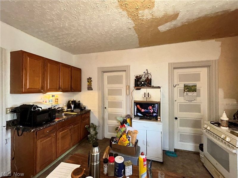 3946 Woodbridge Avenue, Cleveland, OH 44109 Photo 7