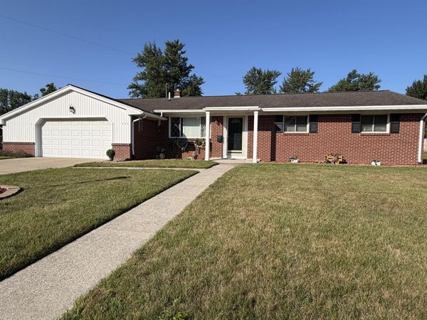 450 College Park Drive, Adrian, MI 49221