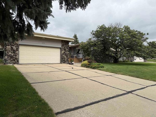 1253 Hiawatha Trail, Sioux City, IA 00000