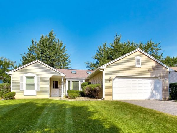 946 W Clearwater Street , Roselle, IL 60172