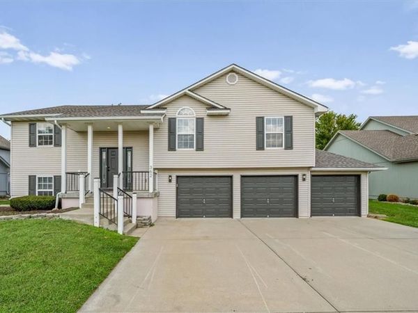 362 SW Chatham Place, Lee's Summit, MO 64082