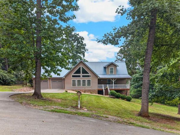 916 Redbud Dr , Dandridge, TN 37725
