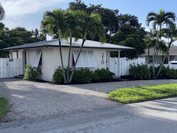 210 SE 1st Street, Boynton Beach, FL 33435
