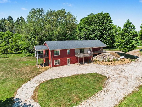 10064 Love Road, Bellevue, MI 49021