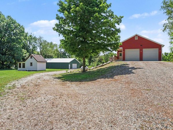 10064 Love Road, Bellevue, MI 49021