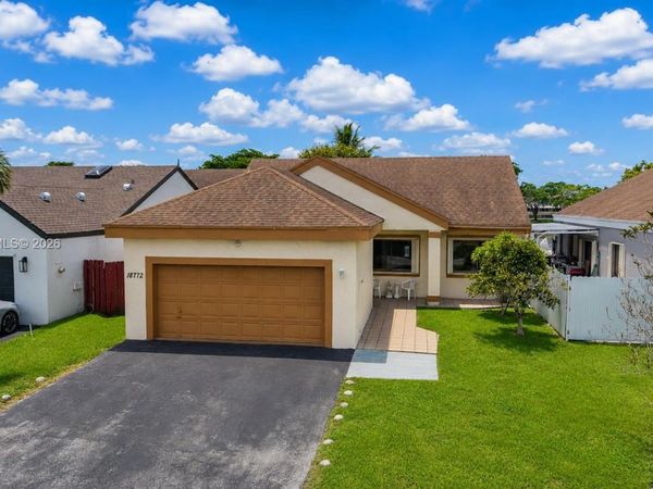 18772 NW 80th Ct, Hialeah, FL 33015