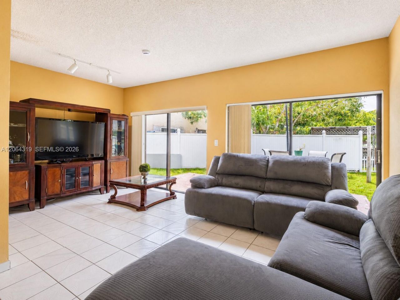 18772 NW 80th Ct, Hialeah, FL 33015 Photo