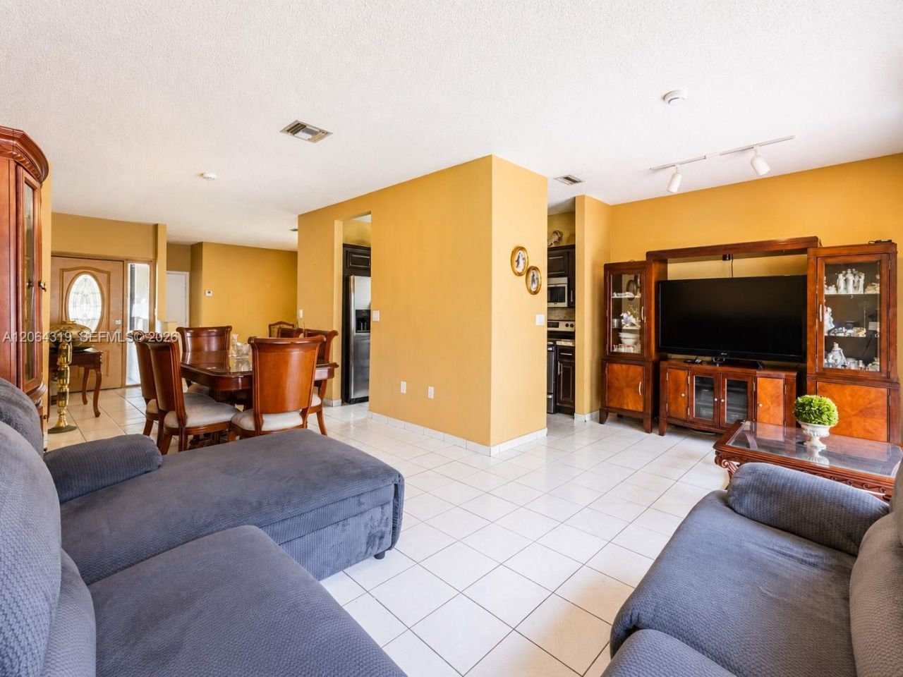 18772 NW 80th Ct, Hialeah, FL 33015 Photo