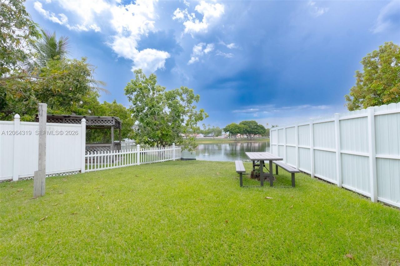 18772 NW 80th Ct, Hialeah, FL 33015 Photo