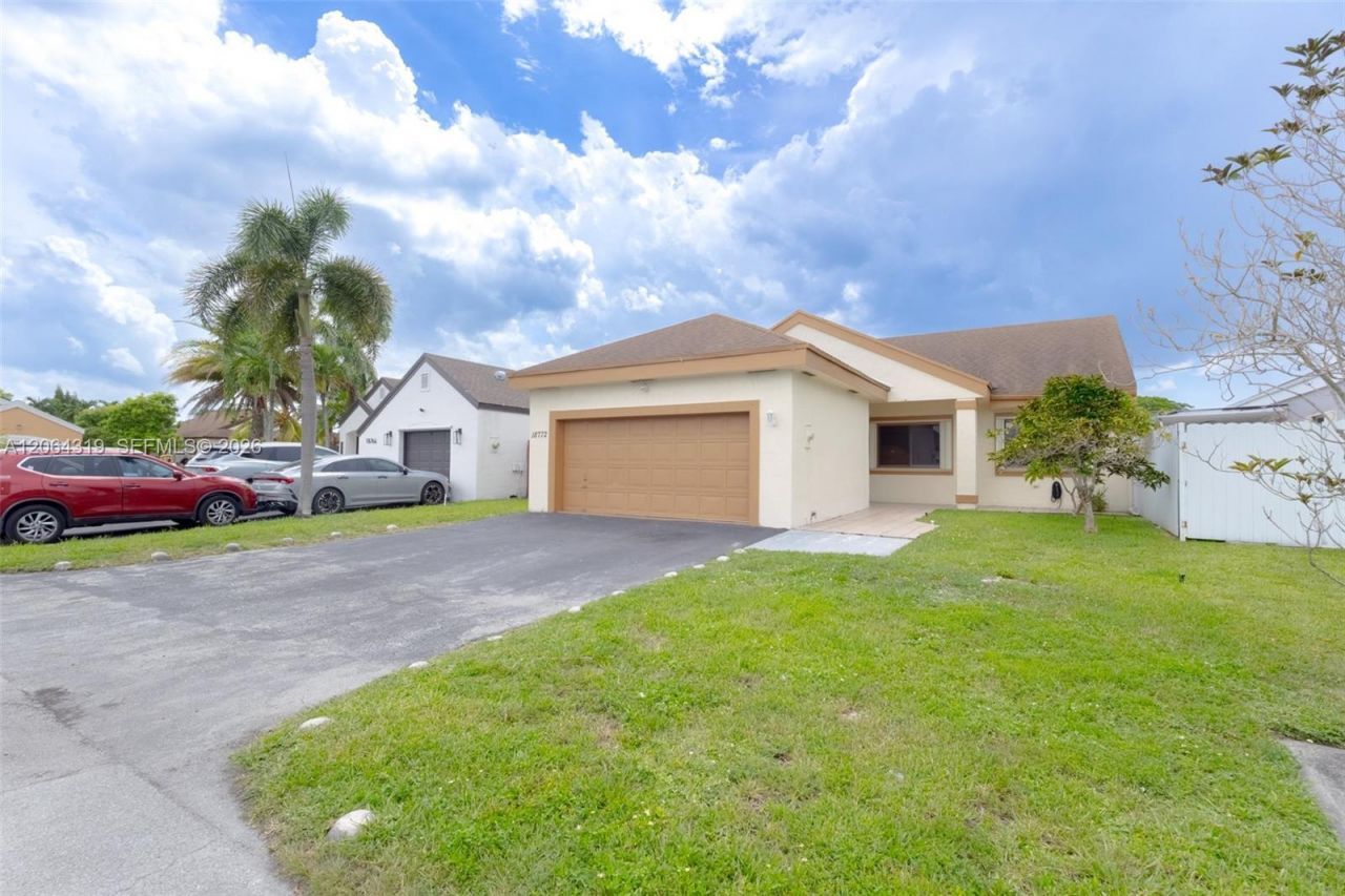 18772 NW 80th Ct, Hialeah, FL 33015 Photo