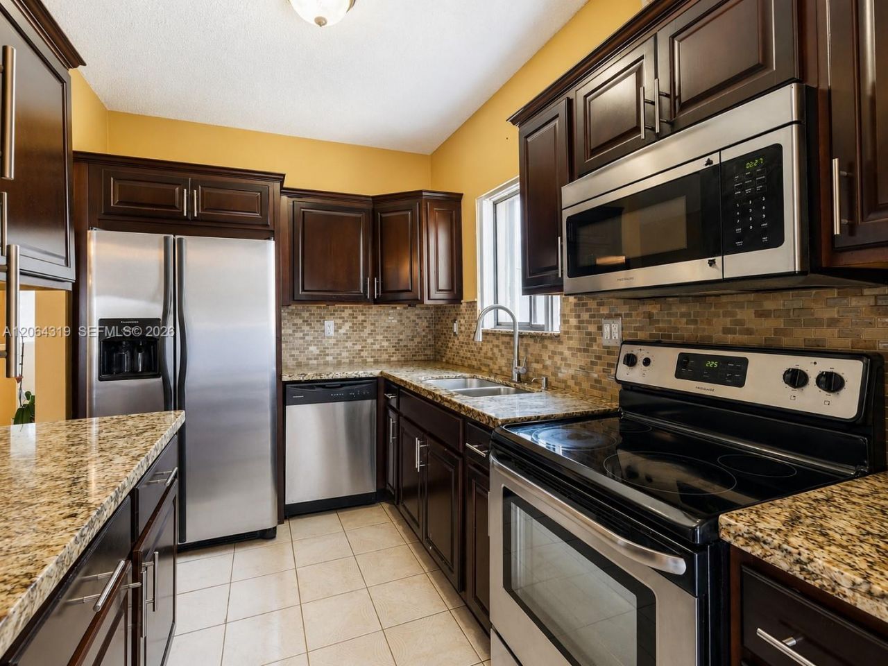 18772 NW 80th Ct, Hialeah, FL 33015 Photo