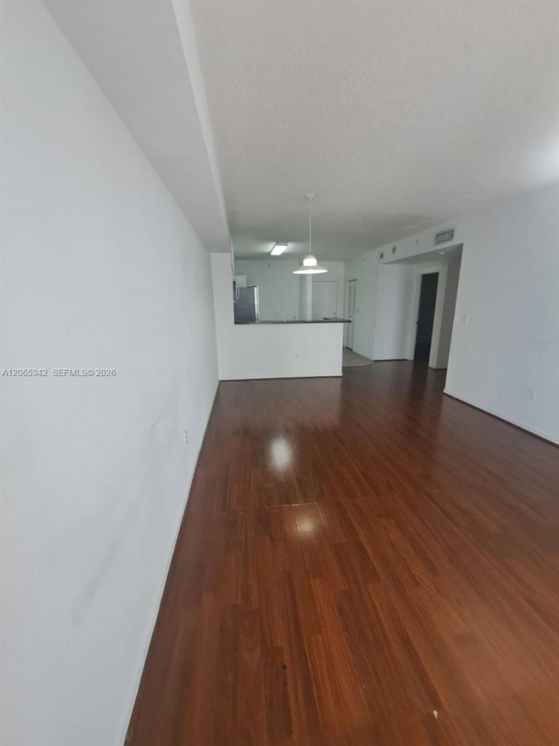 5091 NW 7th St, Unit 1007, Miami, FL 33126 Photo