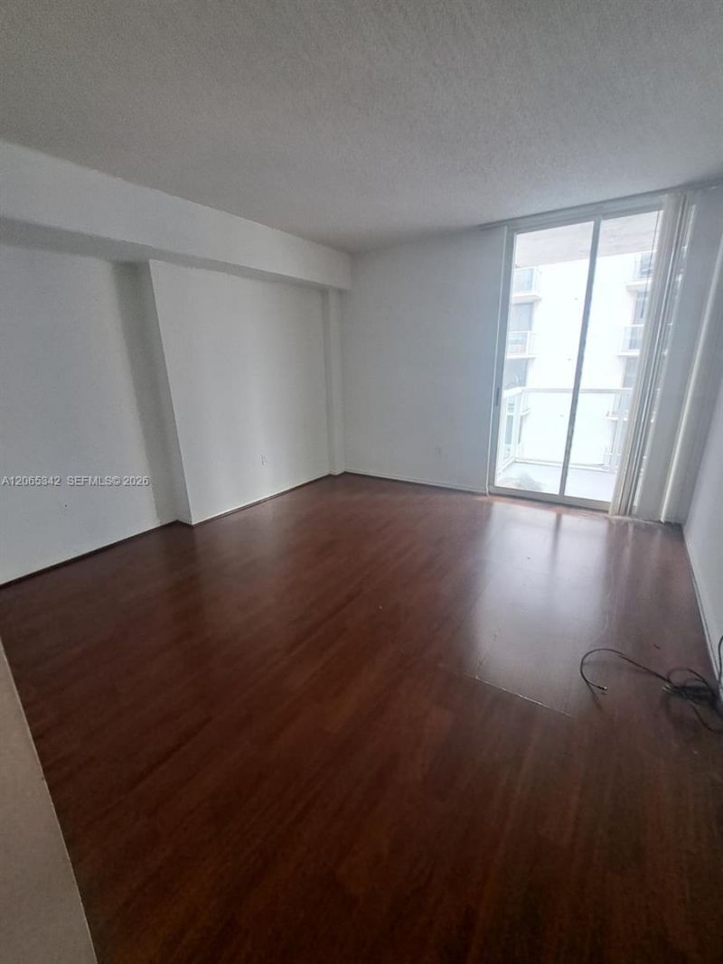 5091 NW 7th St, Unit 1007, Miami, FL 33126 Photo