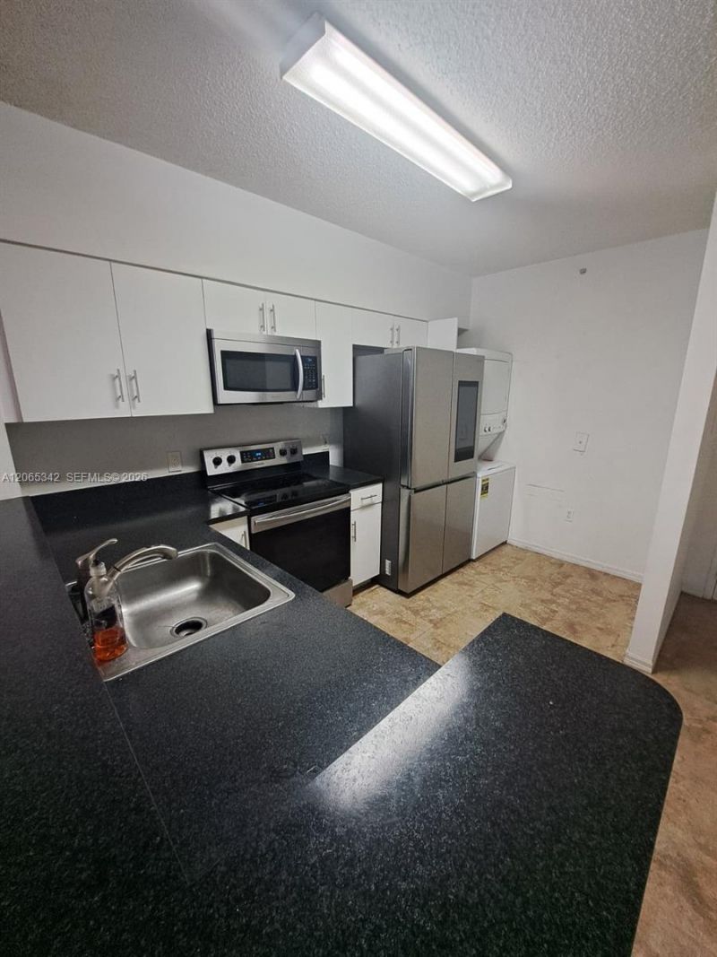 5091 NW 7th St, Unit 1007, Miami, FL 33126 Photo